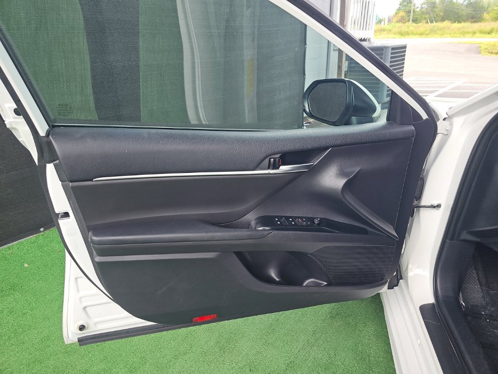 Used 2020 Toyota Camry SE FWD image 34
