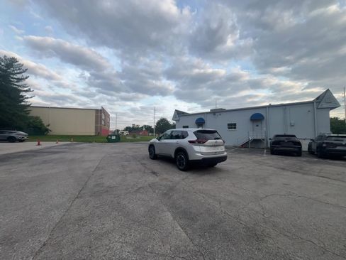 Used 2025 Nissan Rogue SV AWD/4WD image 16