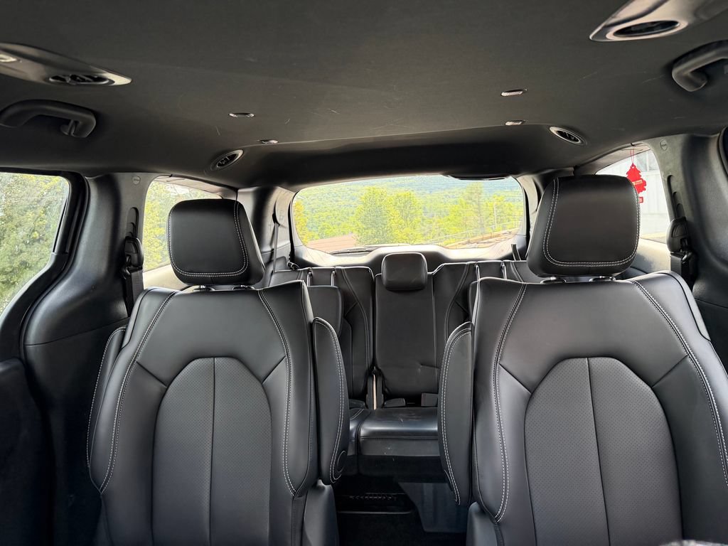 Used 2023 Chrysler Pacifica Touring-L w/ S Appearance Package FWD image 19