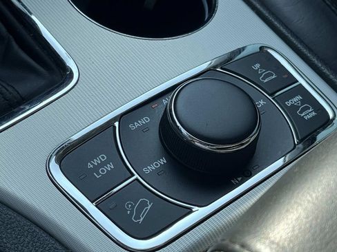 Used 2018 Jeep Grand Cherokee Summit AWD/4WD image 39