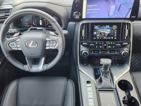 Certified 2025 Lexus LX 600 4WD w/ Luxury Package image 29