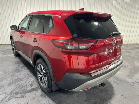 Used 2021 Nissan Rogue SV image 3
