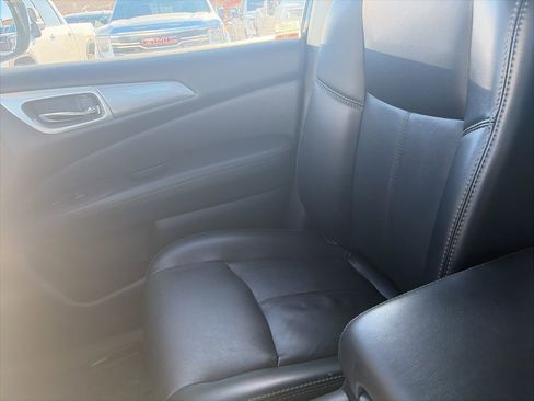 Used 2019 Nissan Pathfinder SL image 25