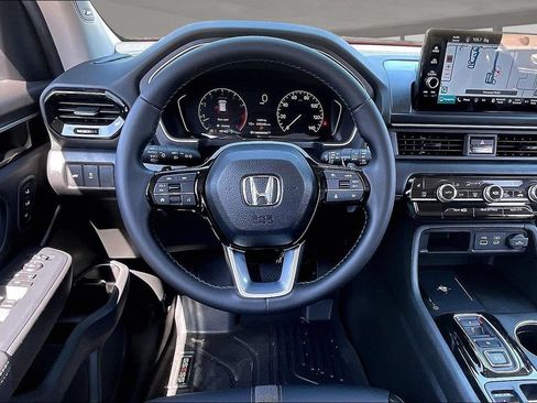 Used 2025 Honda Pilot Touring image 8