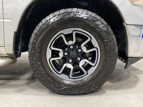 Used 2017 RAM 1500 Classic SLT AWD/4WD image 30
