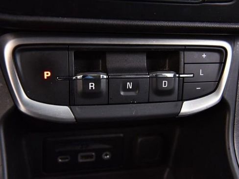 Used 2024 GMC Terrain SLT image 16