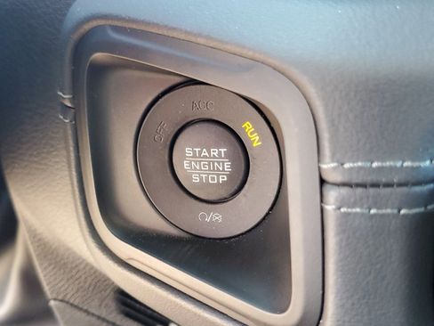 Used 2025 Jeep Wrangler Unlimited Sahara image 17