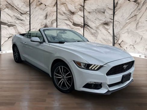 Used 2016 Ford Mustang Premium image 7