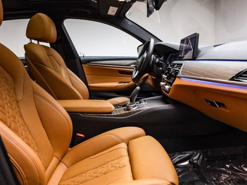 Certified 2023 BMW 530e w/ Premium Package image 18