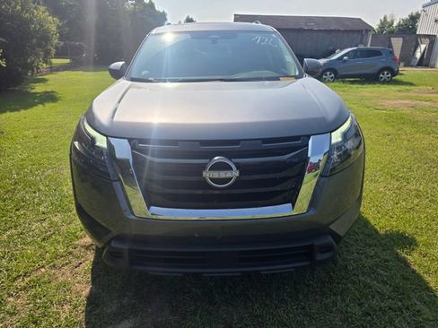 Used 2024 Nissan Pathfinder SV w/ SV Premium Package FWD image 12