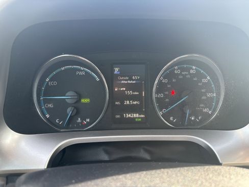 Used 2018 Toyota RAV4 Limited AWD/4WD image 3