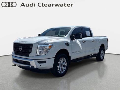 Used 2024 Nissan Titan SV w/ SV Convenience Package image 2