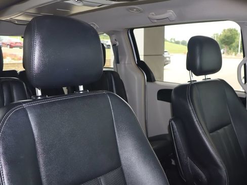 Used 2012 Chrysler Town & Country Touring w/ Entertainment Group #1 FWD image 43