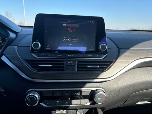 Used 2025 Nissan Altima 2.5 SV image 18