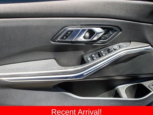 Used 2022 BMW 330i Sedan w/ M Sport Package RWD image 11