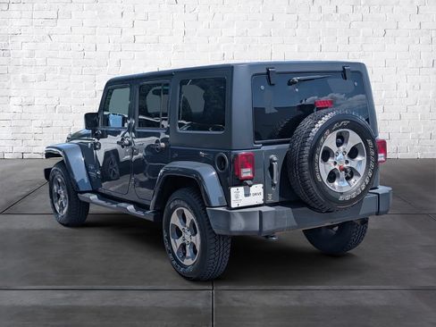 Used 2017 Jeep Wrangler Unlimited Sahara w/ Connectivity Group AWD/4WD image 5