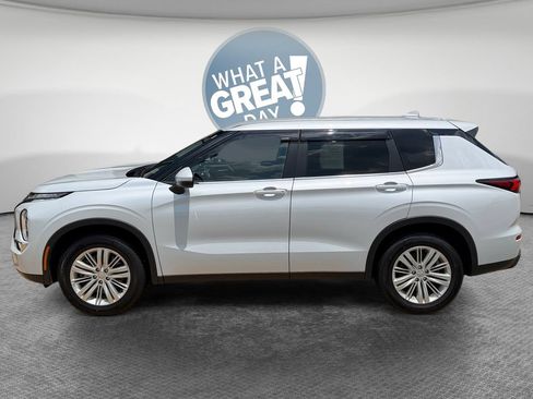Used 2024 Mitsubishi Outlander ES AWD/4WD image 7