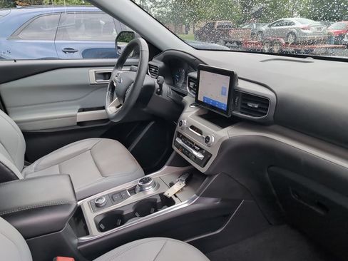 Used 2021 Ford Explorer XLT w/ Equipment Group 202A AWD/4WD image 8