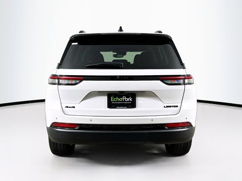 Used 2023 Jeep Grand Cherokee Limited w/ Black Appearance Package image 7