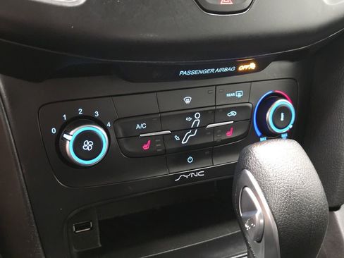 Used 2018 Ford Focus SE w/ Cold Weather Package image 34