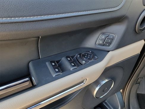 Used 2024 Ford Expedition XLT image 18