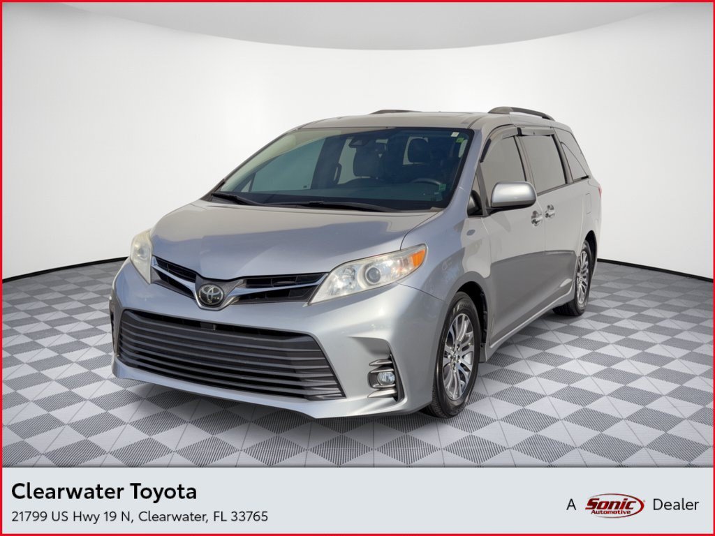 Used 2018 Toyota Sienna XLE w/ XLE Navigation Package FWD image 1