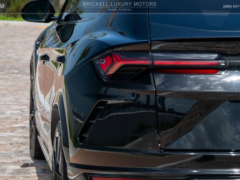 Used 2022 Lamborghini Urus AWD/4WD image 52