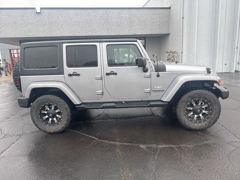 Used 2015 Jeep Wrangler Unlimited Sahara w/ Connectivity Group image 11