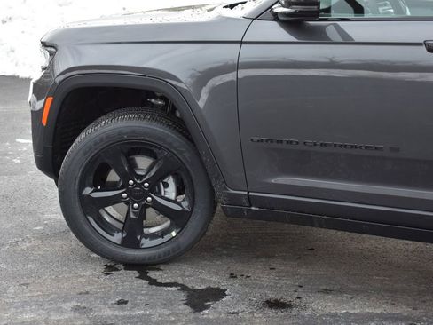 New 2025 Jeep Grand Cherokee Altitude AWD/4WD image 8