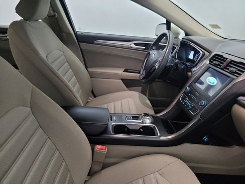 Used 2019 Ford Fusion SE FWD image 21