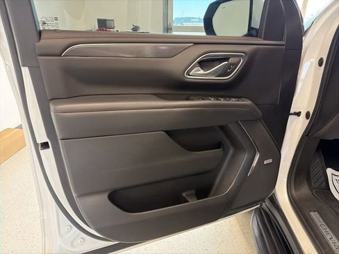 Used 2022 Chevrolet Suburban RST w/ Luxury Package AWD/4WD image 47