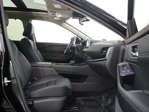 Used 2023 Nissan Rogue SV w/ SV Premium B Package AWD/4WD image 11