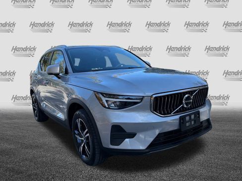 Certified 2025 Volvo XC40 B5 Core image 40