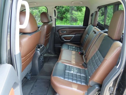 Used 2018 Nissan Titan Platinum Reserve AWD/4WD image 30