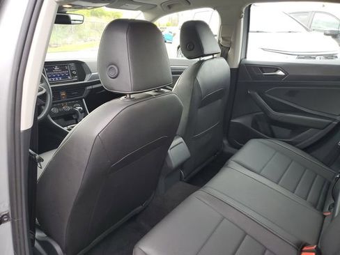 Used 2024 Volkswagen Jetta SE w/ Panoramic Sunroof Package FWD image 9
