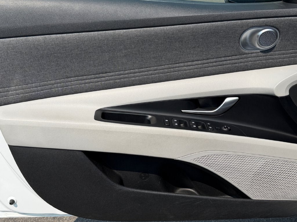 Used 2021 Hyundai Elantra Limited FWD image 21
