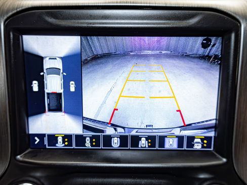 Used 2022 GMC Sierra 3500 Denali w/ Denali Ultimate Package image 18