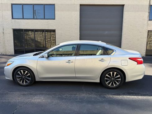 Used 2016 Nissan Altima 2.5 SV FWD image 3