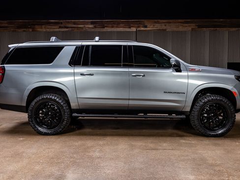 Used 2023 Chevrolet Suburban Z71 w/ Luxury Package image 11