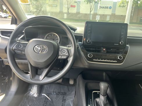 Used 2022 Toyota Corolla LE image 14