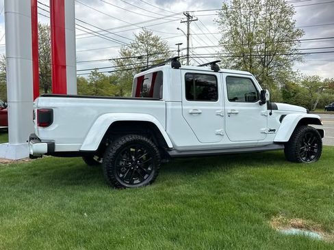 Used 2022 Jeep Gladiator Overland AWD/4WD image 2