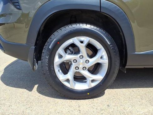 Used 2024 Chevrolet Trax LS w/ LS Convenience Package FWD image 8