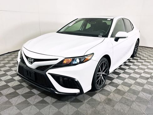 Used 2024 Toyota Camry SE w/ Convenience Package image 7