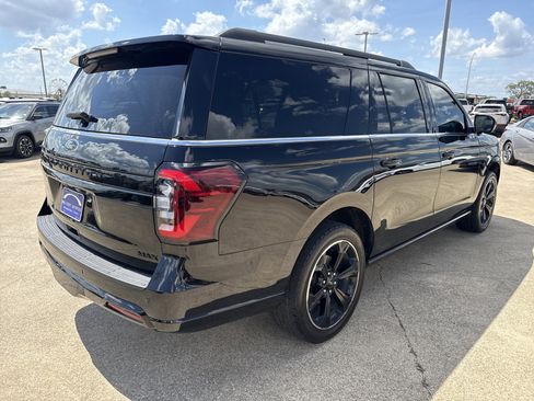 Used 2022 Ford Expedition Max Limited image 3