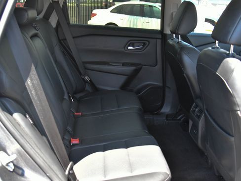 Used 2025 Nissan Rogue SV w/ SV Premium Package FWD image 46
