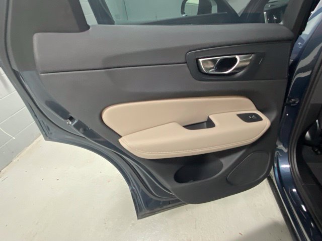 Used 2026 Volvo XC60 B5 Plus AWD/4WD image 8
