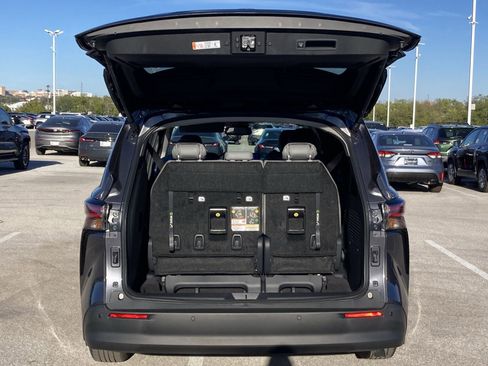 Certified 2025 Toyota Sienna XLE w/ XLE Plus Package image 21