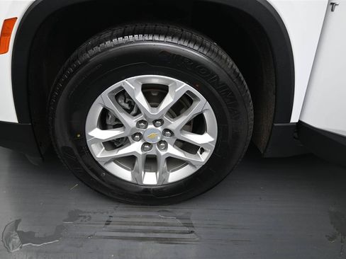 Used 2022 Chevrolet Traverse LS FWD image 18