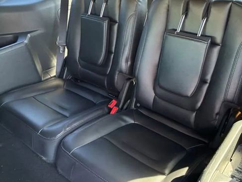Used 2019 Ford Explorer XLT w/ Equipment Group 202A AWD/4WD image 16