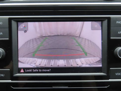 Used 2021 Volkswagen Tiguan S image 15